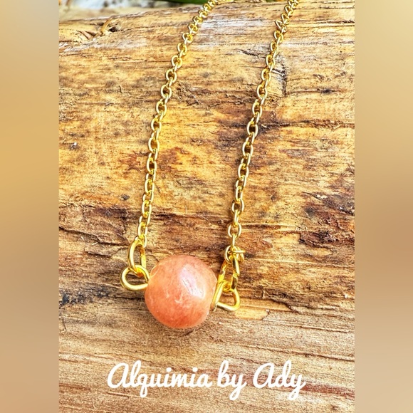 Alquimia Jewelry - Peach moonstone gold dainty necklace